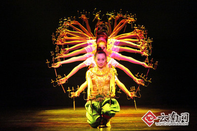 中柬藝術(shù)結(jié)晶“吳哥的微笑”首演成功 文化奇葩震撼柬埔寨